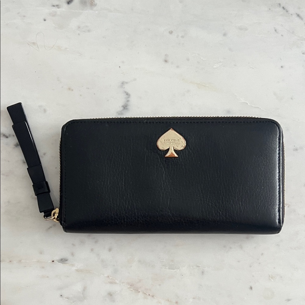 Kate Spade Black Leather Zip Around Wallet with Gold Accent Gently Used